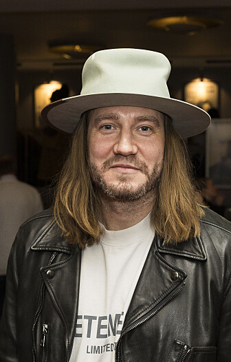 SE BILLEDET: Nicklas Bendtners nye look