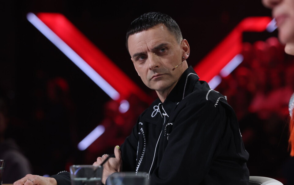IKKE SET PÅ TV: Simon Kvamm forlod sin stol og gik amok
