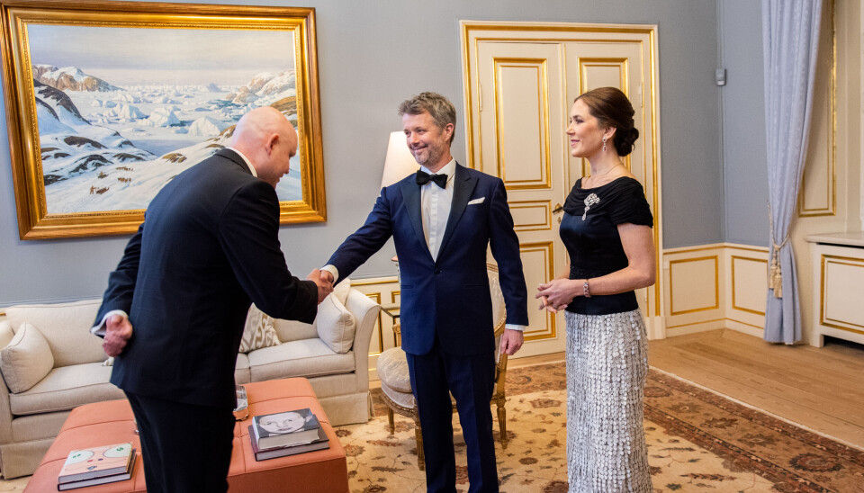 Kongeparrett tager imod kulturminister Jakob Engel-Schmidt.