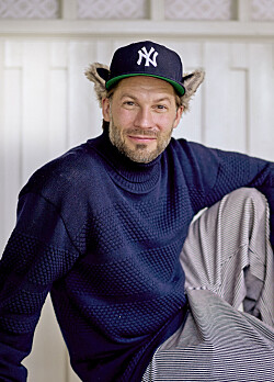 Simon Stenspils vilde forvandling: Væk med håret