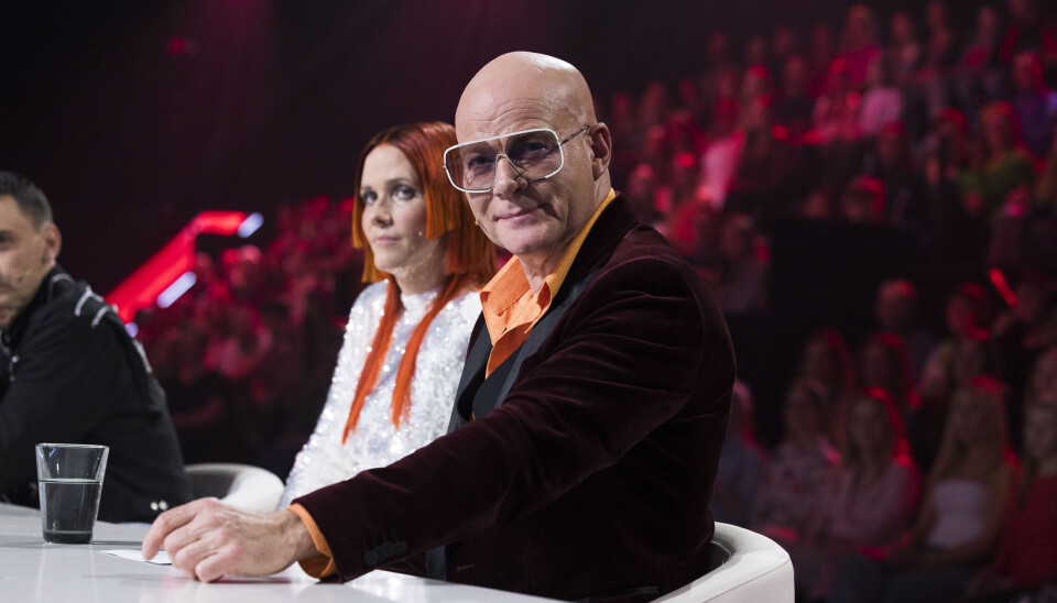 Udover en figursyet blazer og storhedsvanvid har Thomas Blachman også altid briller på, og det er der en særlig årsag til. – Jeg er langsynet og nærsynet. Der er to styrker i. Så det er en rigtig brille, forklarer Blachman.