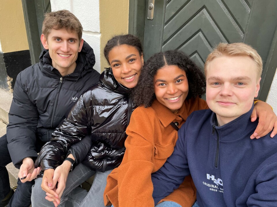 Tilde med sin kæreste Jacob og Tea med sin kæreste Jacob.