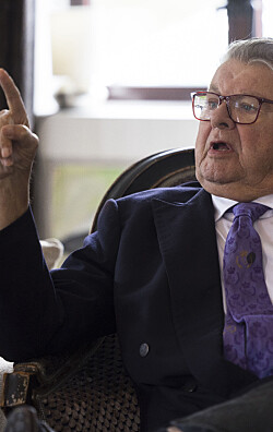 Chok for Christian Kjær: Stævnet af sønnen