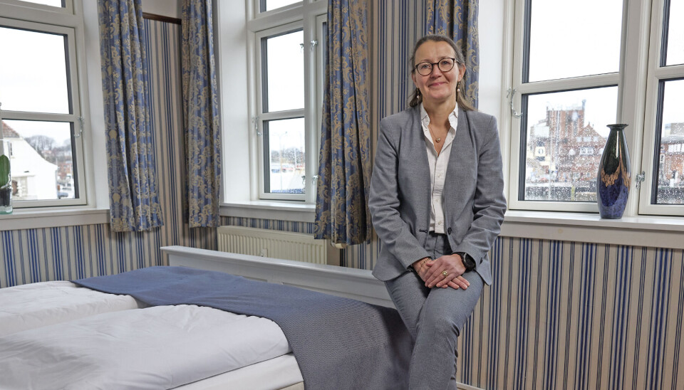 Fra de skønne værelser med badehotelsstemning kan gæsterne åbne vinduerne og indsnuse atmosfæren fra Svendborg havn.