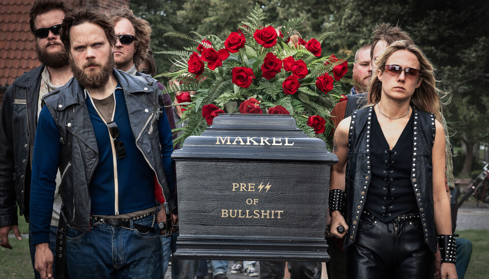 Adam Blædel spiller rocker: Råt og kærligt