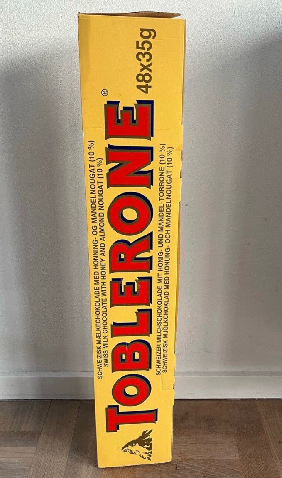 – En kæmpestor Tobleroneæske har nu fået nyt liv som sangskjuler til en 60-års fødseldag, efter jeg i salgsannoncen skrev ”Kan bruges som sangskjuler”.