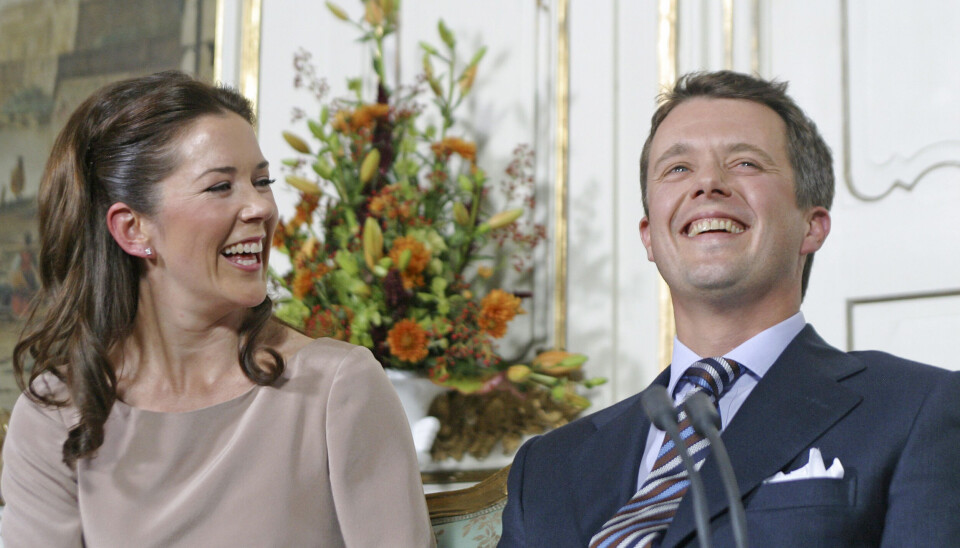 2003. Glæden lyste ud af det forelskede par, da forlovelsen mellem Mary Donaldson og kronprins Frederik blev deklareret på Fredensborg Slot i oktober 2003.
