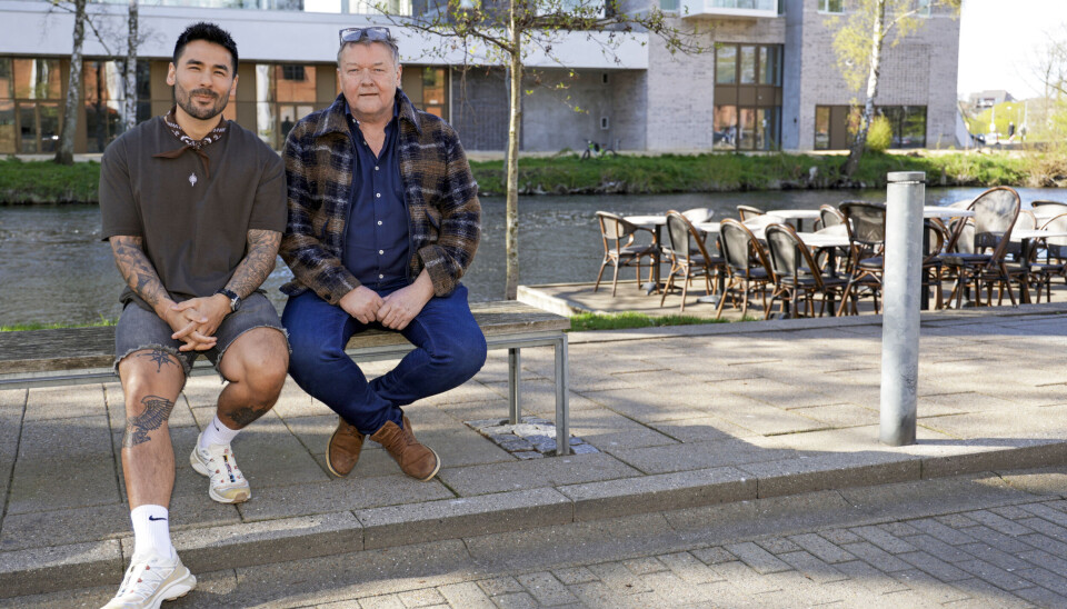 Knytter bånd med svigerfar: Voksede op uden far