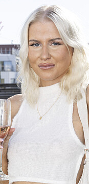 Ikke set på tv: Derfor har Emilia slået læben i ‘Ex on the Beach’