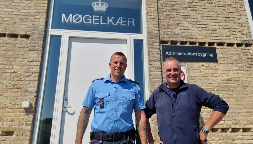 – Hovedvagten lignede sig selv. Barakkerne var blevet malet. Alle minderne fra mine besøg hos min far kom tilbage. Da vi besøgte ham, smuglede vi nogle små Underberg med i frokostkurven. Dem kunne han så godt li'. Daddy skulle have det lidt godt under afsoningen, afslører Ingemann.