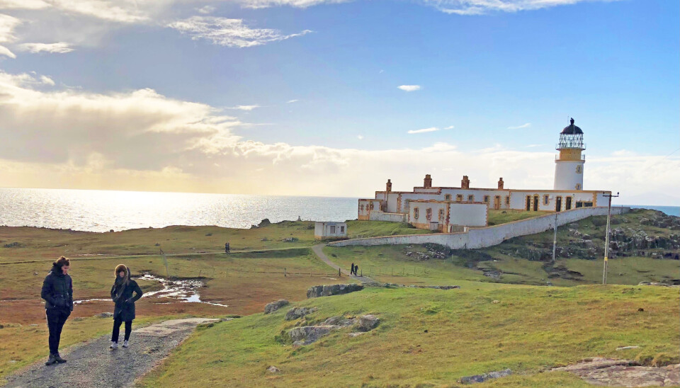 – Jeg blev meget inspireret af det gamle fyr, Nesspoint, som ligger fuldstændig øde. Der er kun havet og stejle klippeskrænter, og blæsten er ret voldsom derude.