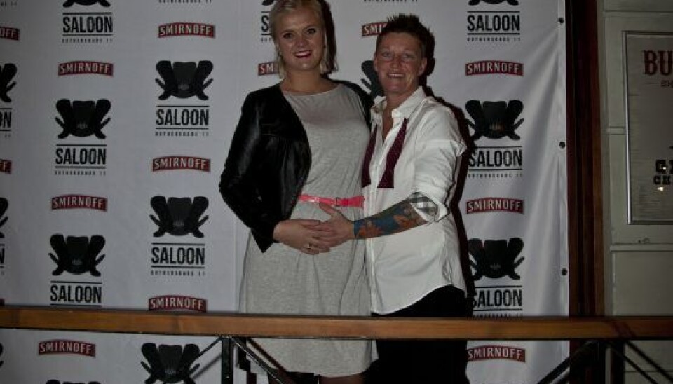 Tina fra 'Robinson' og konen Michella.