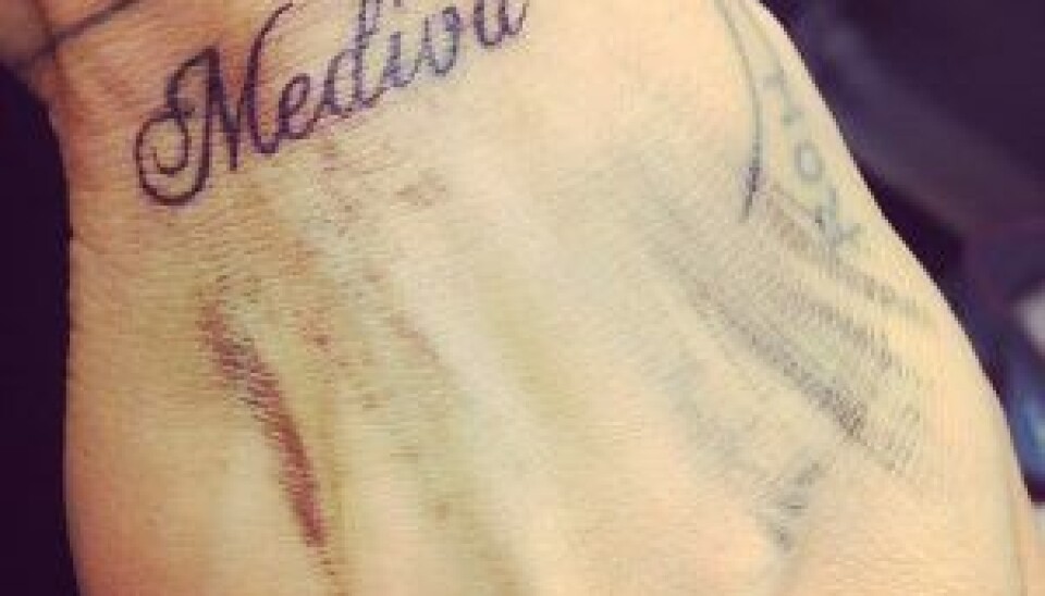 Den nye tatovering. (Foto: Medina/Instagram)