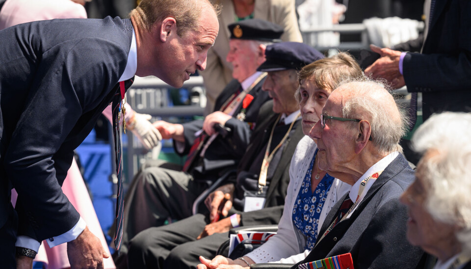 Prins William hilste på en del af veteranerne fra 2. verdenskrig.