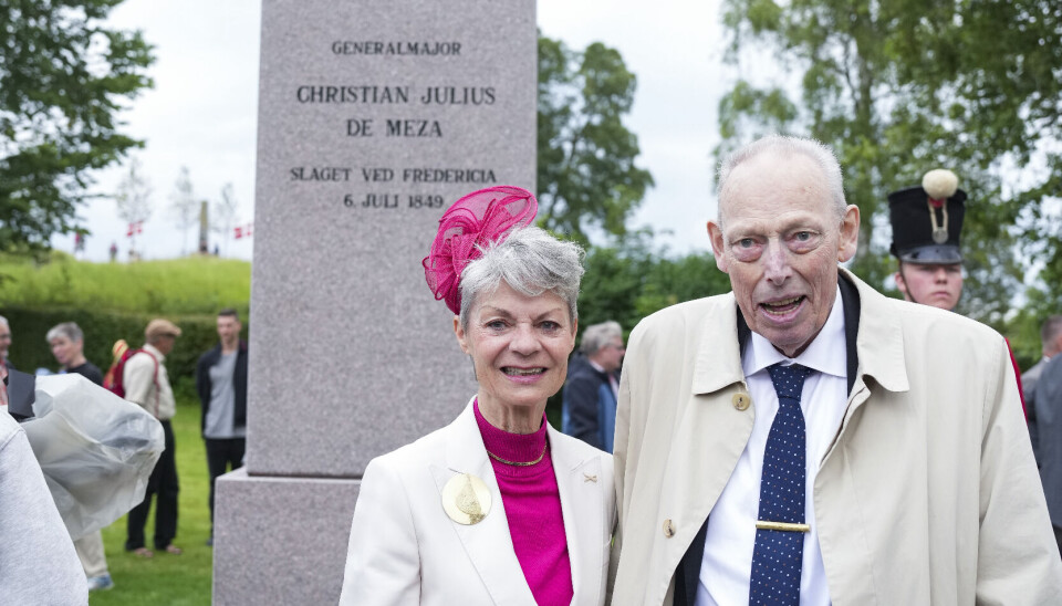 Grev Ingolf, 84, og grevinde Sussie, 74, ved monumentet for general de Meza.
