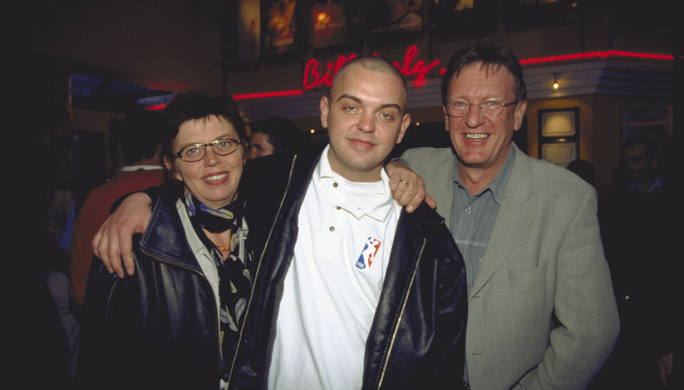 Hans Otto og Hanne sammen med sønnen Jeppe, der blot blev 47 år. Billedet er fra 1999.