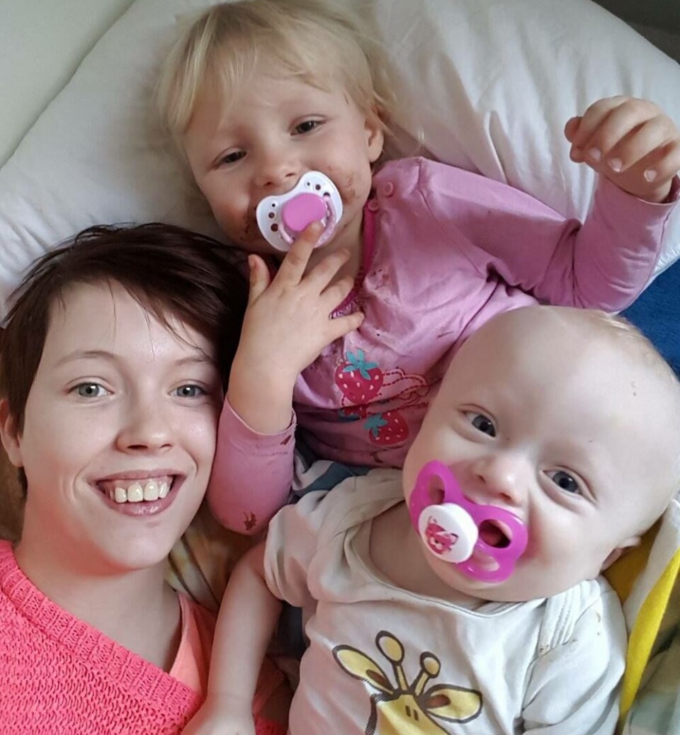 Her er Natascha med Lia og sønnen Novah, som i dag er otte år og tvangsanbragt i plejefamilie, mens sagen om ham og broderen Miso kører.
