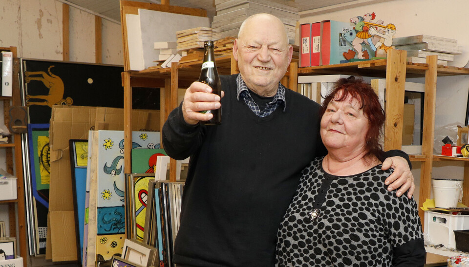 – Jeg føler en forpligtelse til at tage rundt og synge de sange, vi har lavet sammen, siger Troels. Her fotograferet med Rebecca på sin 80-års fødselsdag i 2020.