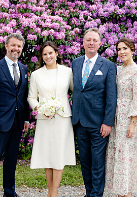 Prins Gustav og prinsesse Carinas store lykke: Viser babyen frem