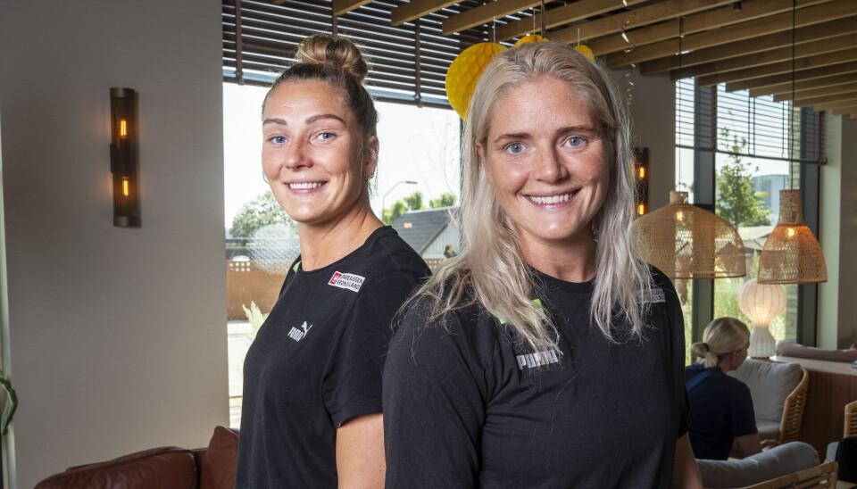 Pressemøde med de kvindelige landholdsspillere i håndbold forud for OL 2024. Rikke og Sarah Iversen.