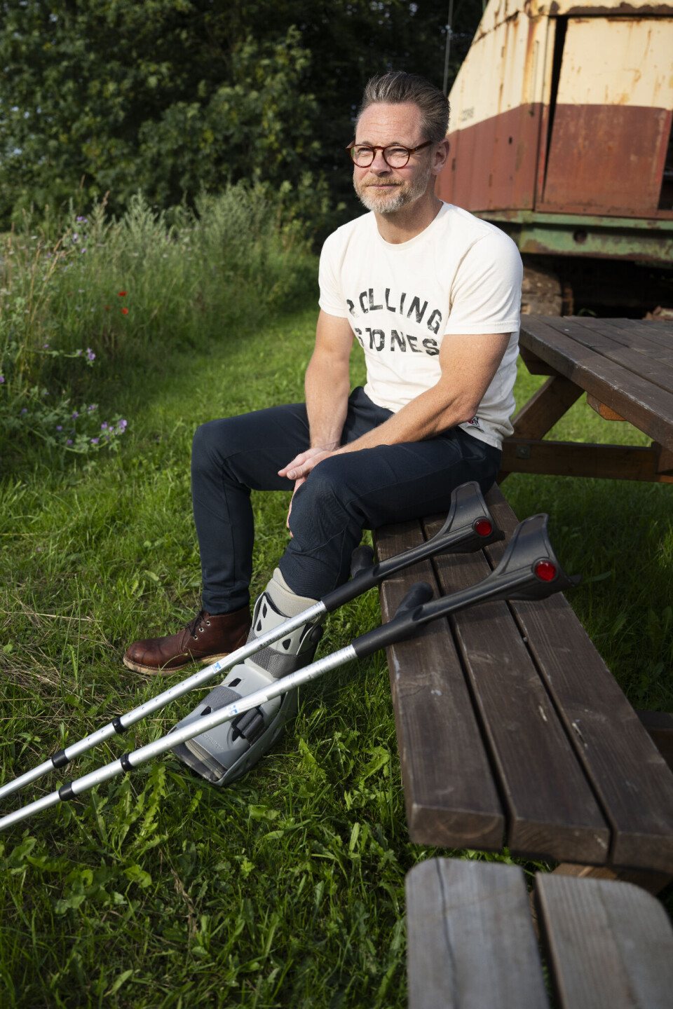– Det er meget mærkeligt ikke at kunne bevæge sig frit. Især op til en premiere har jeg brug for at brænde en masse krudt af, fortæller Paw Henriksen