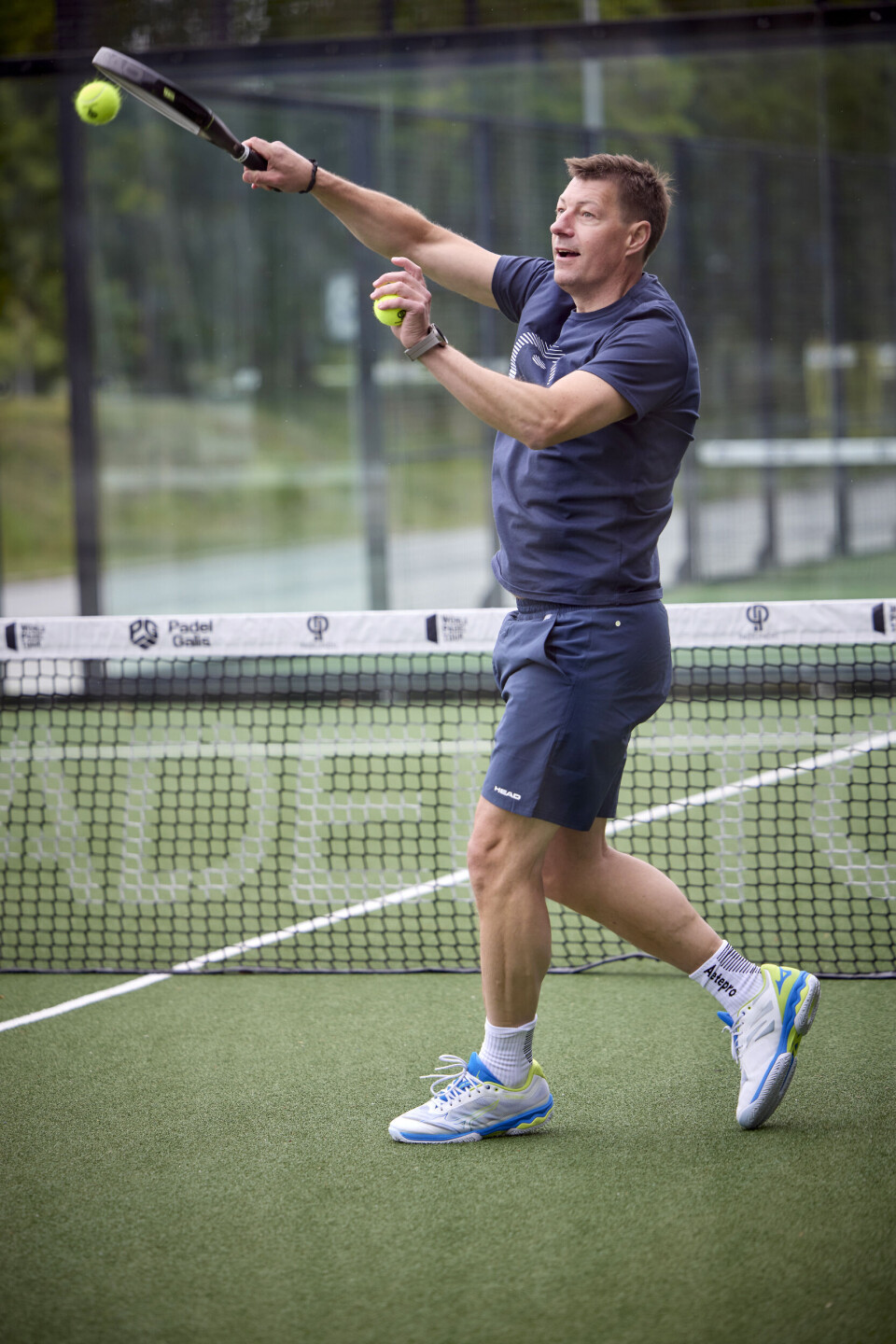– Jeg har problemer med mit knæ, og jeg kan derfor ikke dyrke så meget sport, som jeg gerne vil. Men jeg er medlem af en padelklub og elsker at spille.