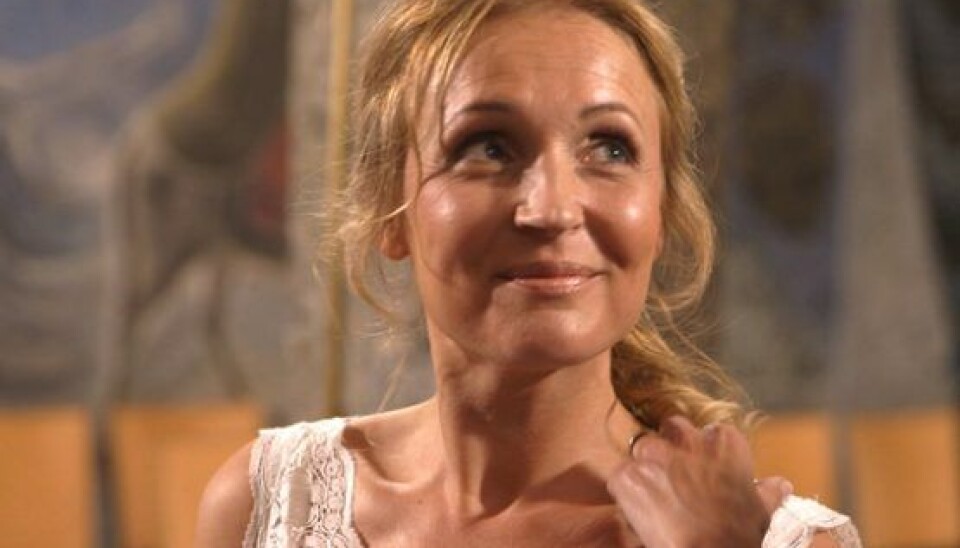 Jeanette gar taget det hele med et smil (Foto: Snowman/DR)