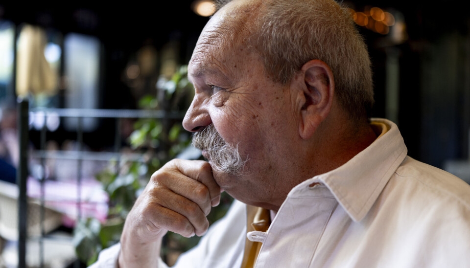 Efter mere end 50 år på scenen slutter Flemming Krøll nu sin karriere. – Jeg er fuldstændig afklaret med at stoppe. Jeg kommer ikke til at savne det et sekund.