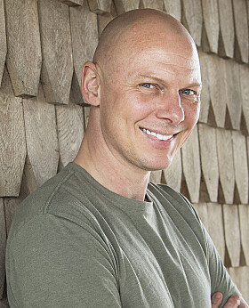 SE BILLEDERNE: Jim Lyngvild afslører slotskøb