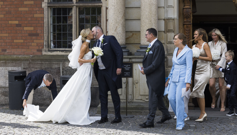 Julie Holmgaard Christensen og Anders Kirk Johansen efter deres vielse i Holmens Kirke.