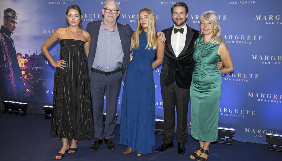 Familien Malling Agger med Viilbjørk, Søren, Clara og Petrine. Jakob Oftebro har også sneget sig med på billedet.