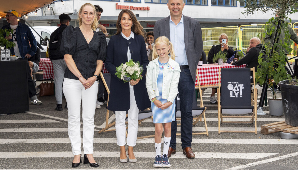 Prinsessen blev taget flot imod af den yndige blomsterpige, otteårige Oline, samt af festivalchef Katja Seerup Clausen og Pelle Øby Andersen, der er direktør for Food Organisation of Denmark.