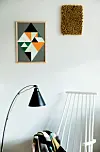 Lampen har Michael lavet af en bordlampe, der var gået i stykker, og en fiskestang fra sin barndom.
