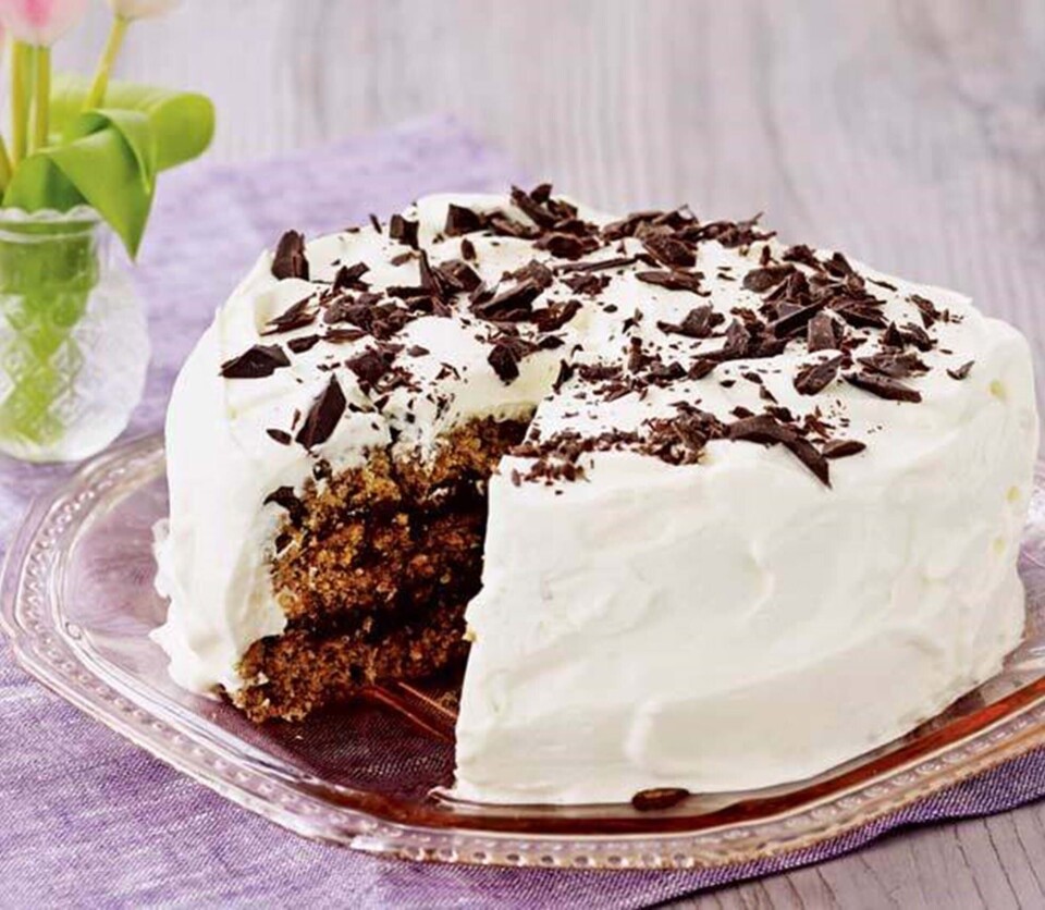 Rugbrødslagkage med sveskemos