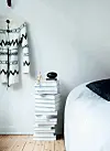 Striktrøjen er fra Færøerne, hvor Berit er fra, og krukken med låg er fra Uh la la Ceramics.