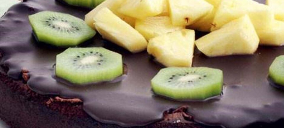 Chokoladekage med frisk frugt