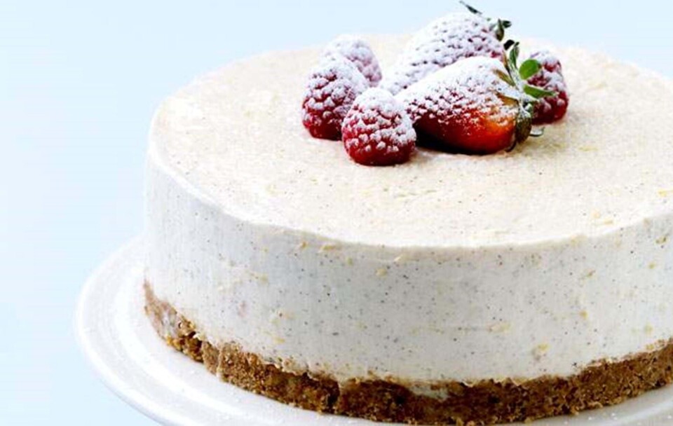 Vanilje-citroncheesecake med sommerbær