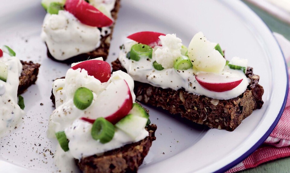 Kartoffelsalat med rygeost