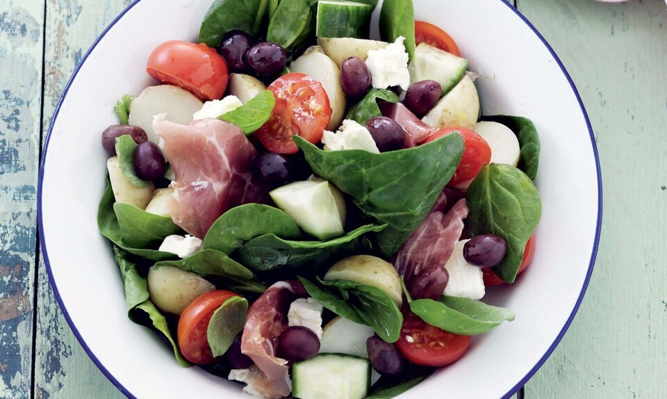 Salat med nye kartofler, parmaskinke og oliven