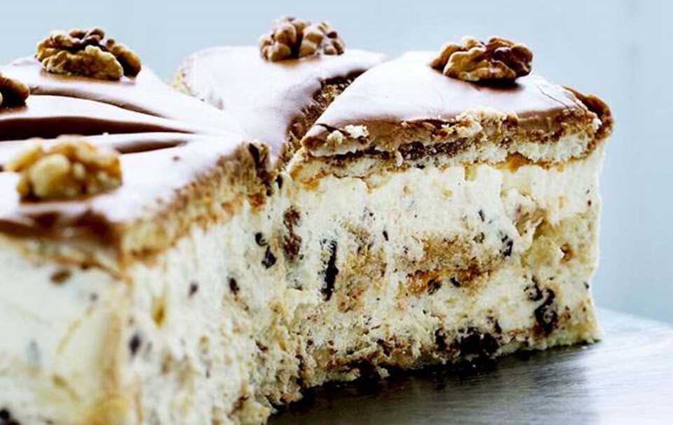 Opskrift på valnøddelagkage