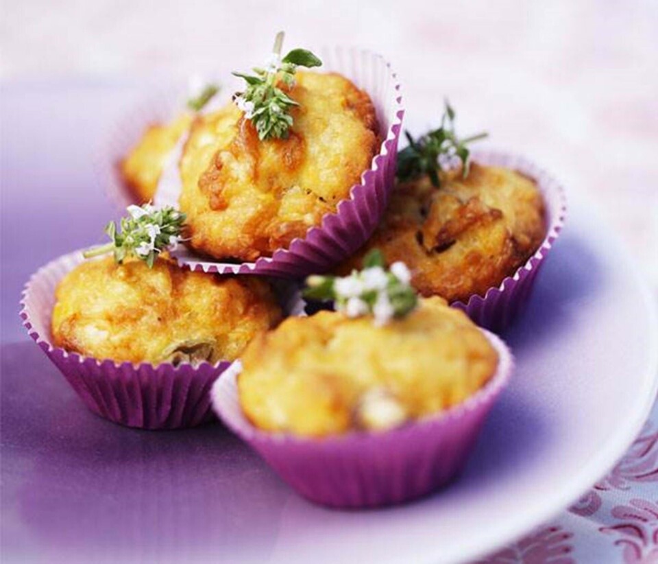 Minimuffins med ost, oliven og pølse