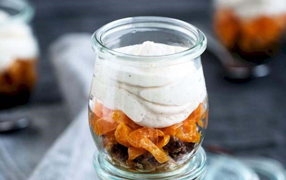 Mandarintrifli med honningristet rugbrød og kanelcreme