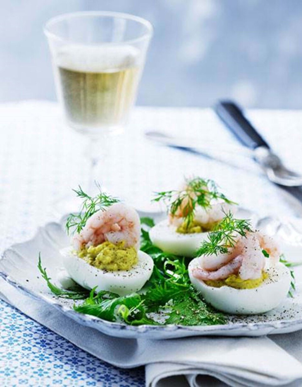 Æg med creme og rejer