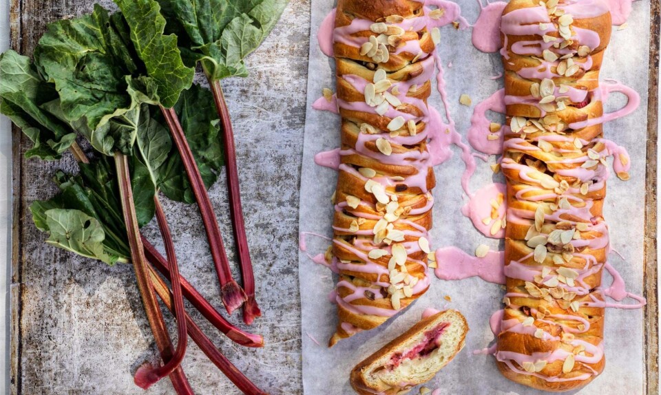Kringle med rabarberfyld og rabarberglasur