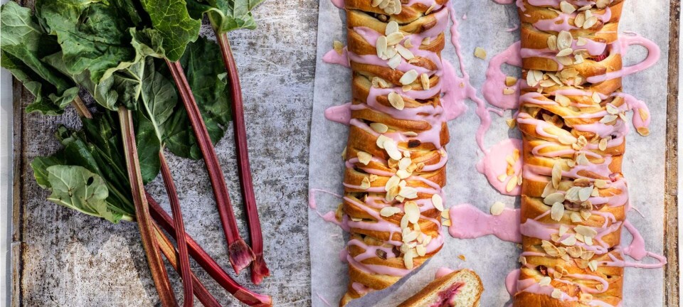 Kringle med rabarberfyld og rabarberglasur