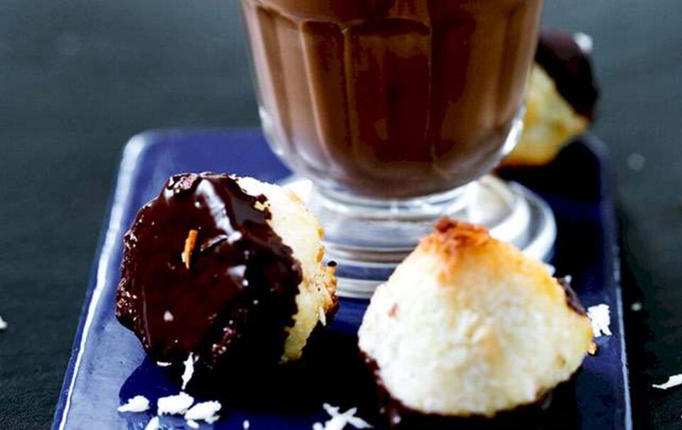 Chokolade-kokosdrik med kokosmakroner