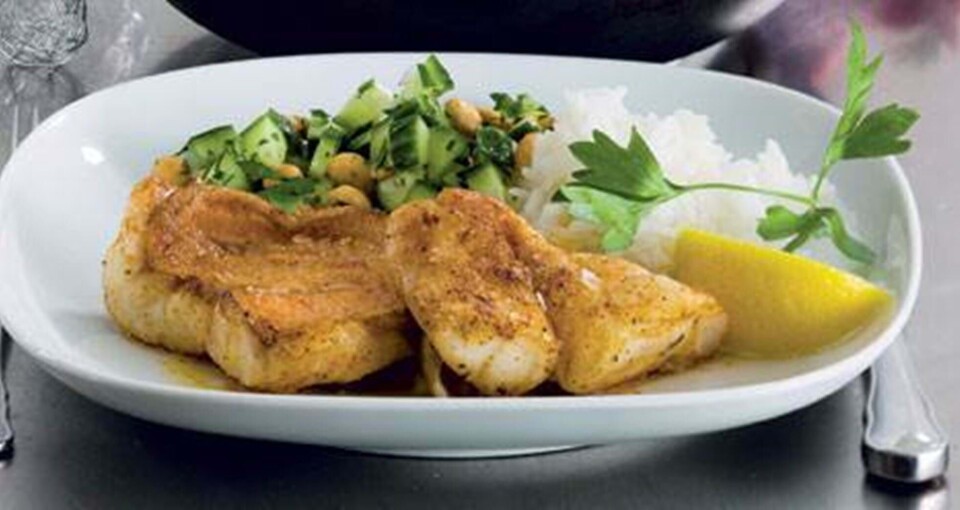 Tandoori-fisk med agurkesalat og ris