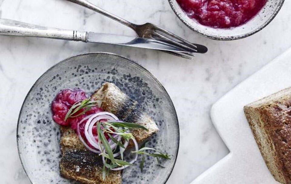 Stegte sild med rabarberkompot