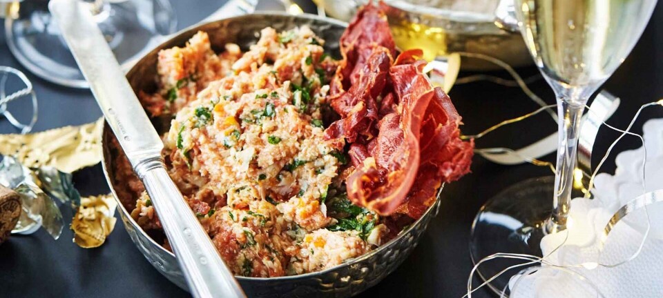 Nytårsforretter: Artiskoktapenade med sprød parmaskinke & kyllingelevermousse