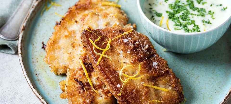 Paneret flæsk med citron-persillesovs